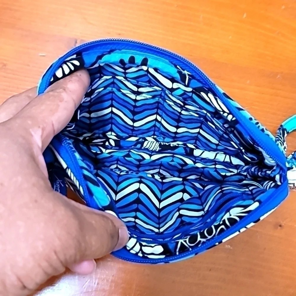 Vera Bradley Wristlet Wallet‎ Womens Small Blue Floral Chevron Quilted Cotton